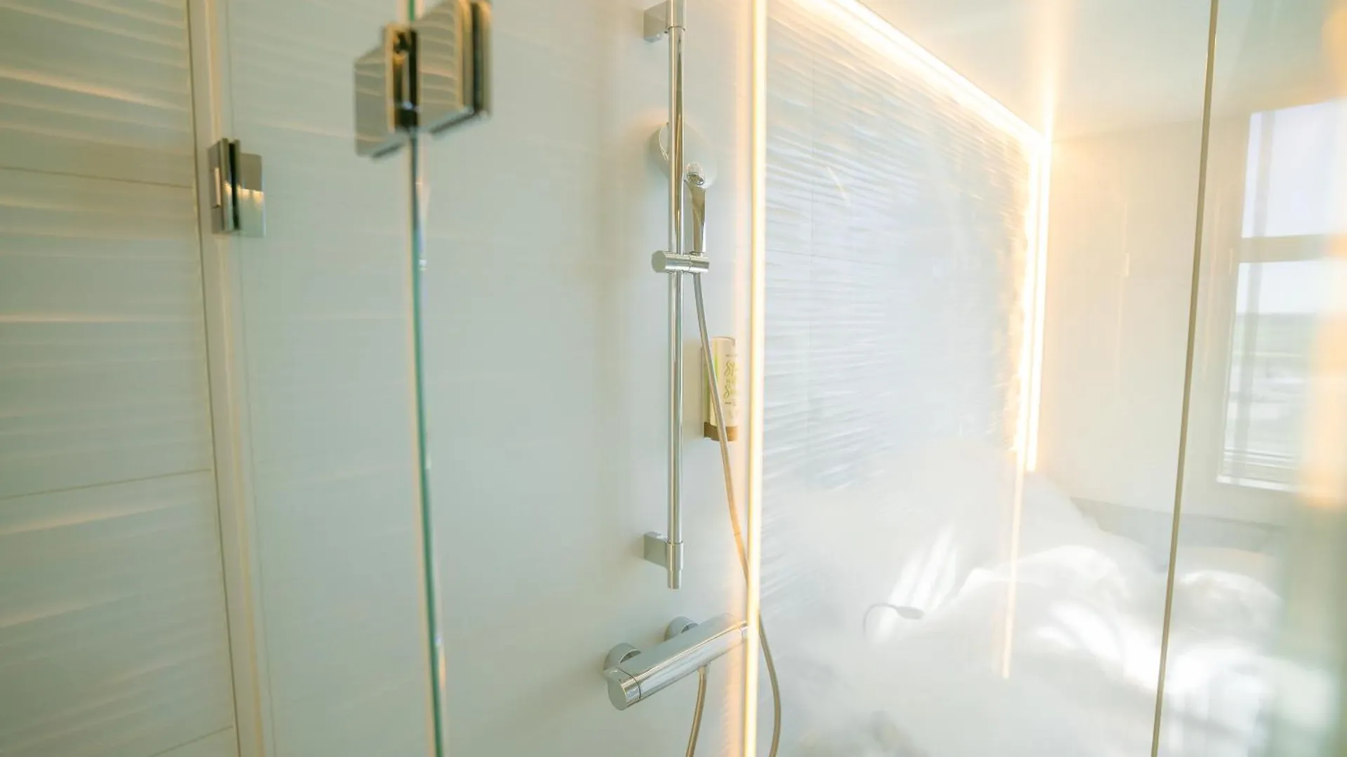 **  My Cloud Transit Hotel - Guests With International Flight Only! Frankfurt am Main Germany